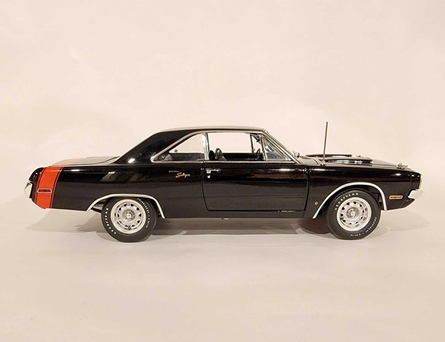Acme 1/18 1970 Dodge Dart Swinger 340 Hobby Express Exclusive - Image 10