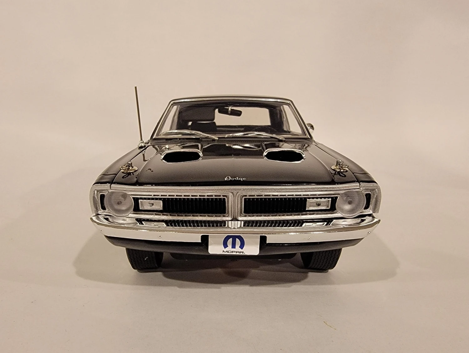 Acme 1/18 1970 Dodge Dart Swinger 340 Hobby Express Exclusive - Image 3