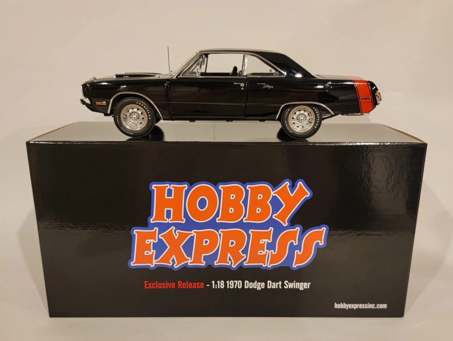 Acme 1/18 1970 Dodge Dart Swinger 340 Hobby Express Exclusive - Image 5